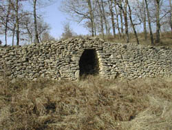 Abri dans une muraille